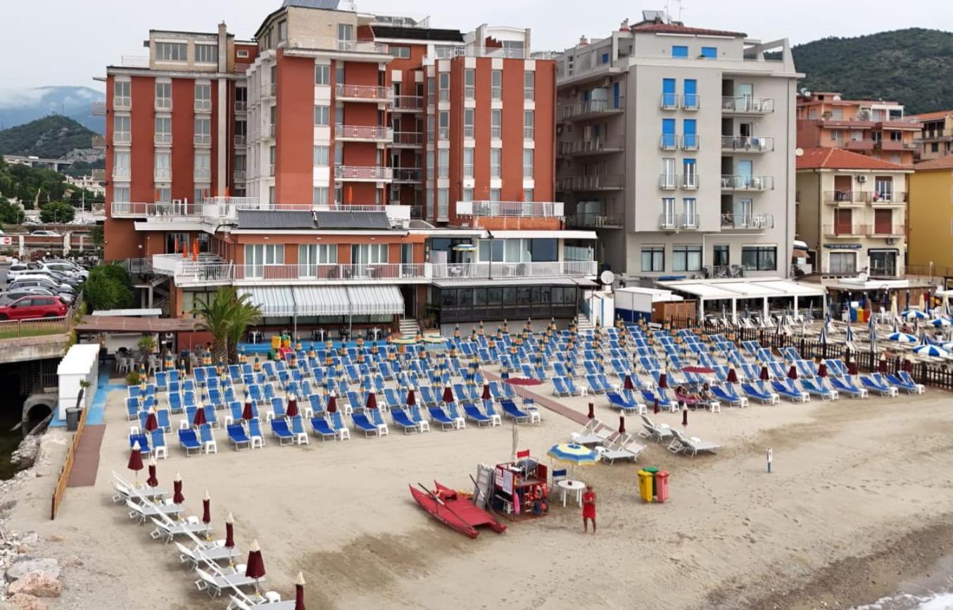 Hotel & Residence Stella Maris Pietra Ligure Esterno foto