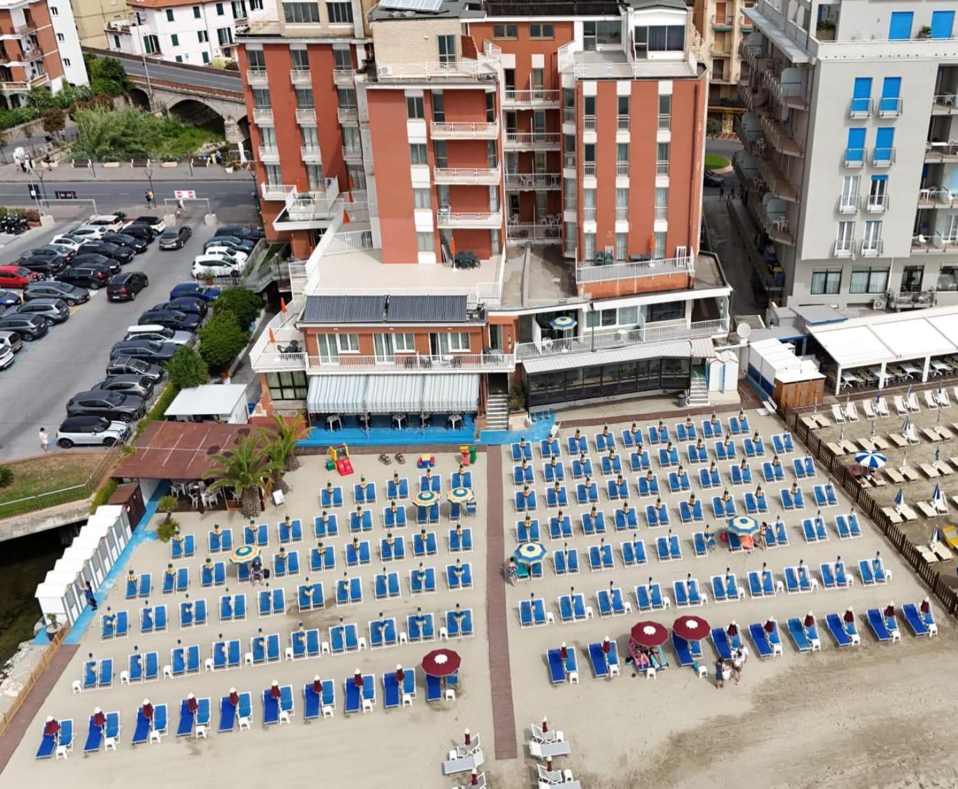Hotel & Residence Stella Maris Pietra Ligure Esterno foto