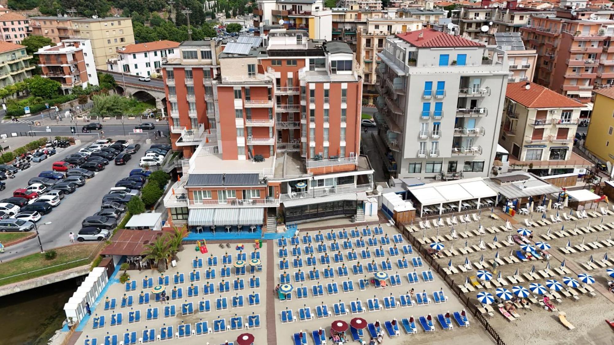 Hotel & Residence Stella Maris Pietra Ligure Esterno foto